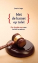 Productafbeelding Met de hamer op tafel